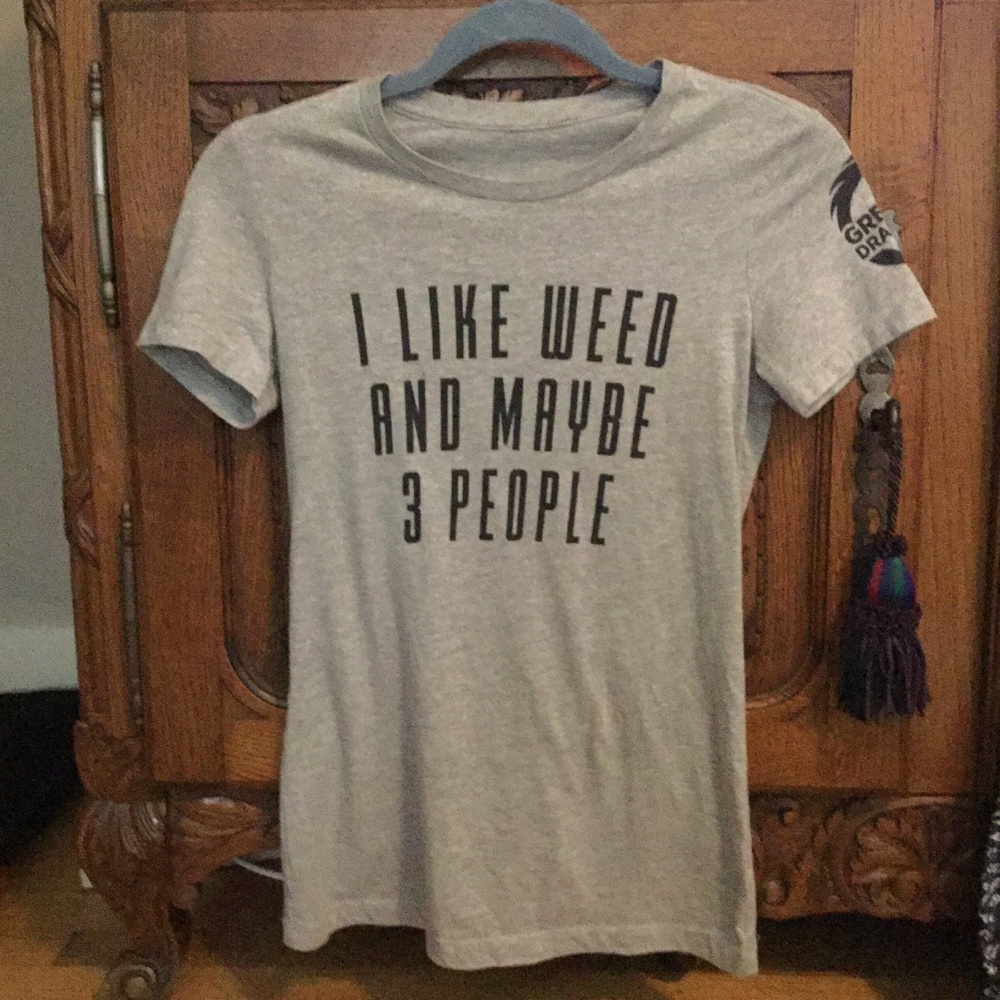 Graphic gray T-shirt